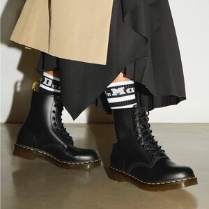 Dr. Martens 1460 WOMEN'S SMOOTH LEATHER LACE UP BOOTS